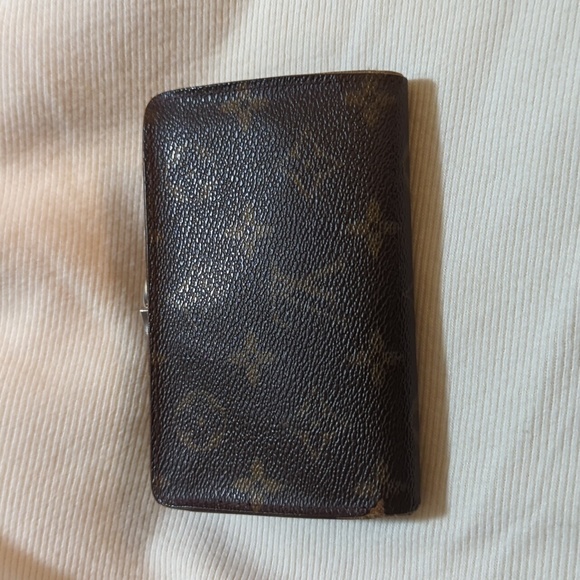 Authentic Louis Vuitton kiss snap wallet - Vintage oldie but goodie - Picture 2 of 14